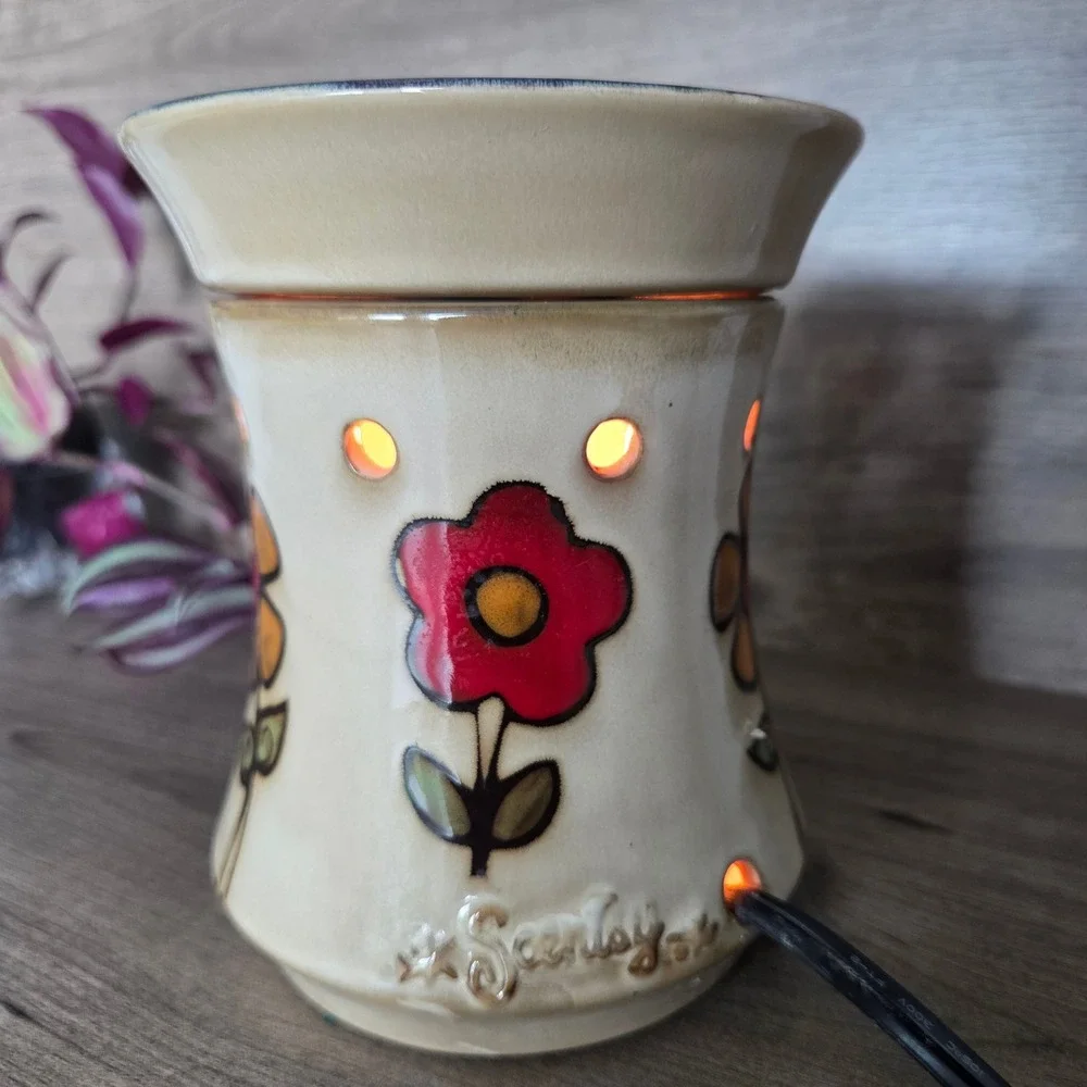 Scentsy Wax Warmer Fiona Cream Floral Electric Full Size Home Decor Boho Hippy